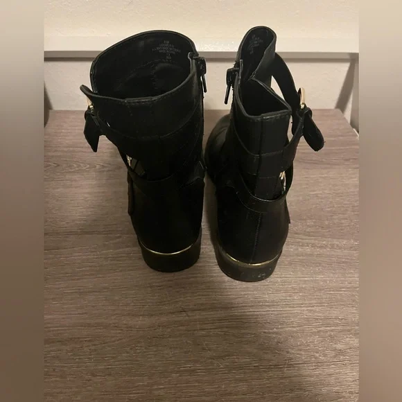 Black size 8 1/2 boots - Picture 5 of 8